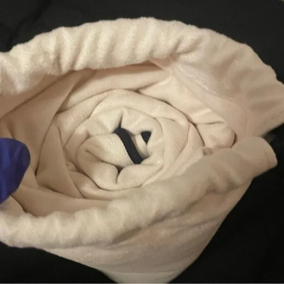 NEW Chanel Beauté cream Travel throw blanket - Picture 6 of 9